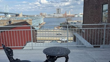 Kamar Premium | Teras/patio