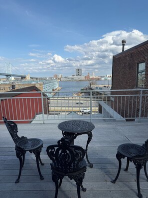 Premium Room, ONE QUEEN BED LARGE ROOM WITH LARGE PATIO RIVER VIEW | Terrace/patio
