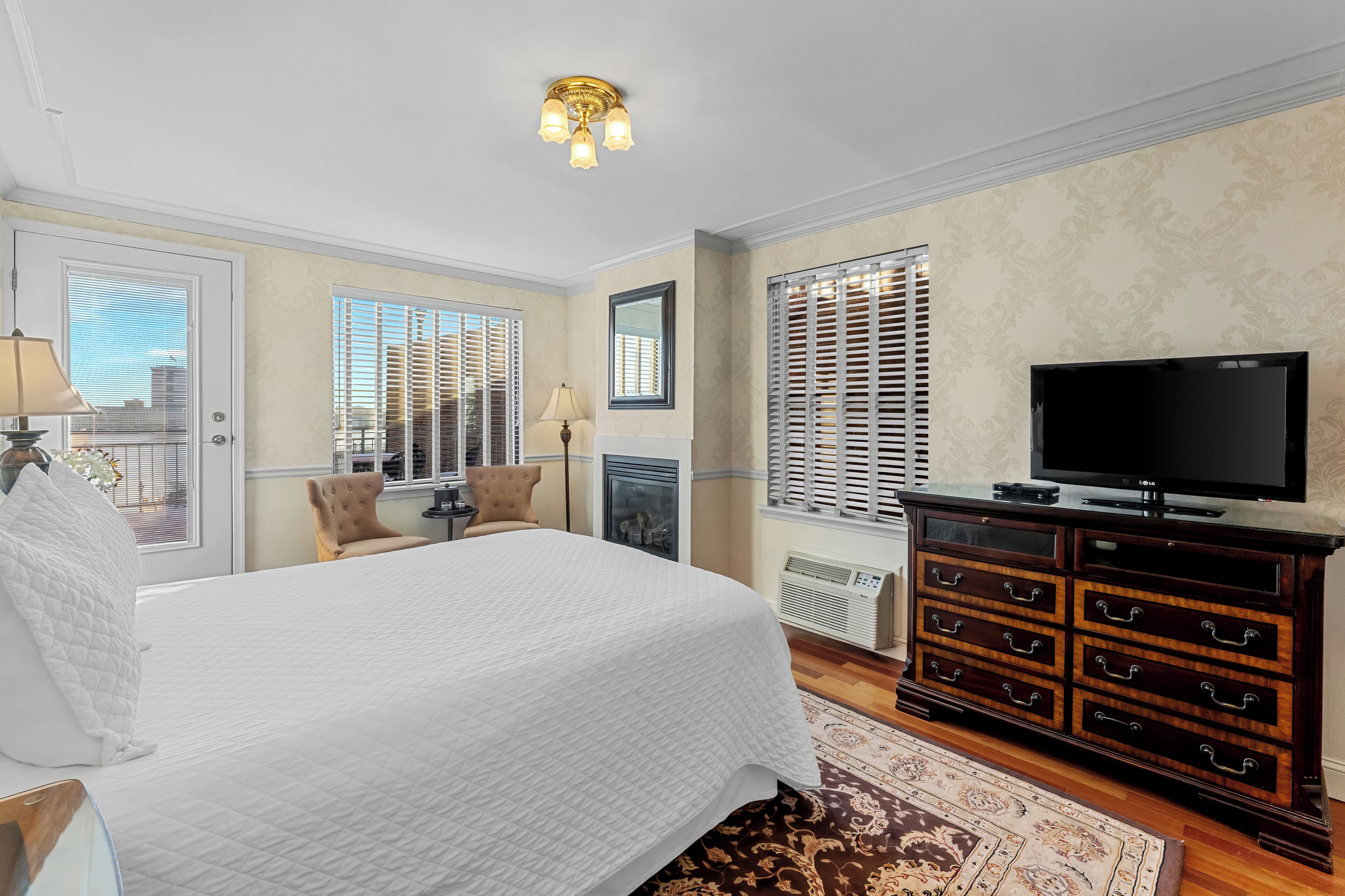 Premium Room, ONE QUEEN BED LARGE ROOM WITH LARGE PATIO RIVER VIEW