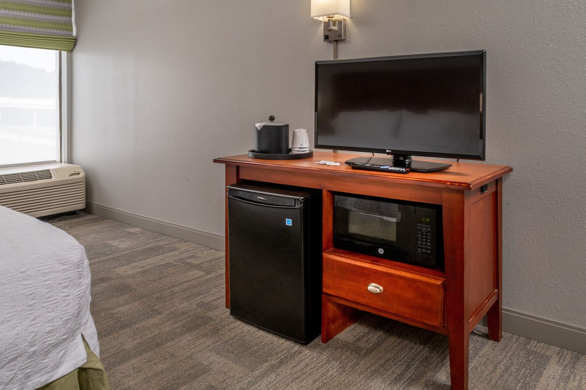 in-room safe, desk, iron/ironing board, free cots/infant beds