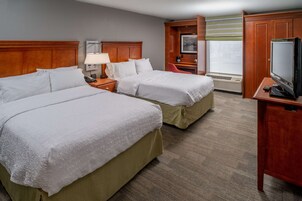 客房内保险箱、办公桌、熨斗/熨衣板、免费婴儿床