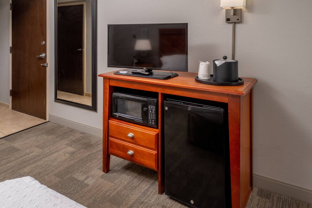 in-room safe, desk, iron/ironing board, free cots/infant beds