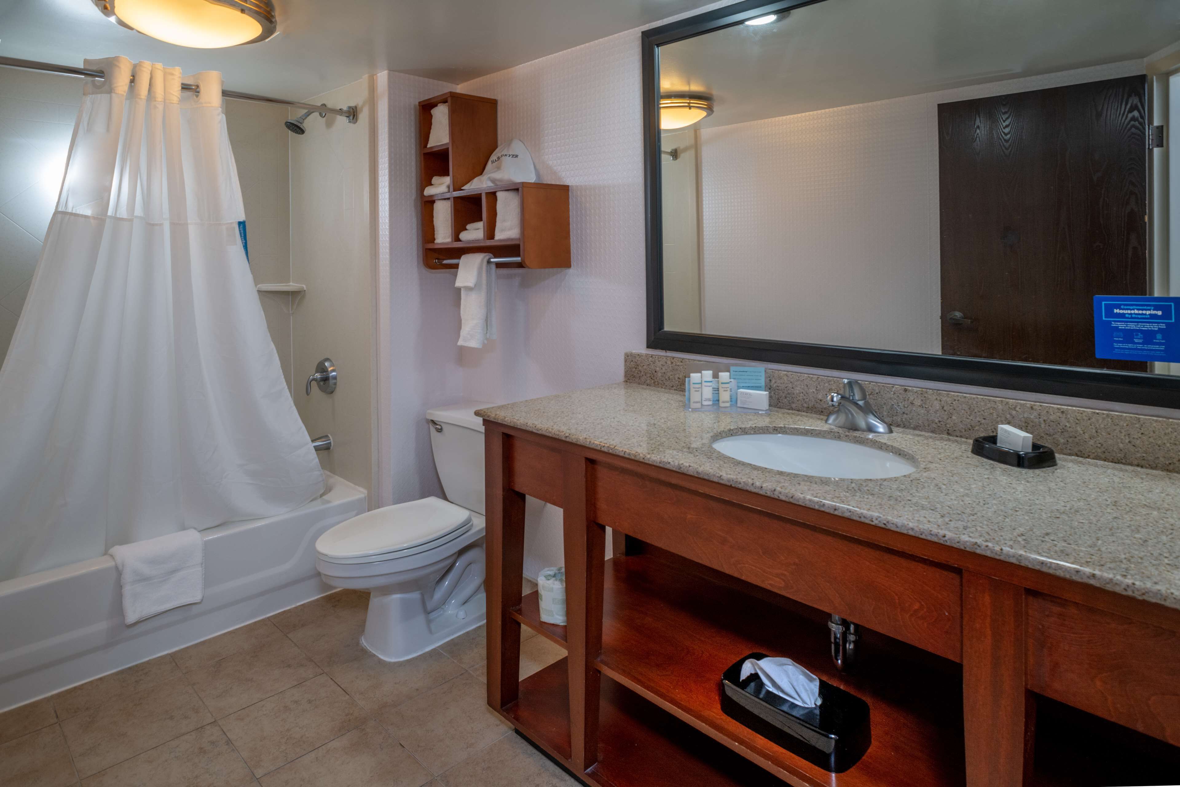 free toiletries, towels