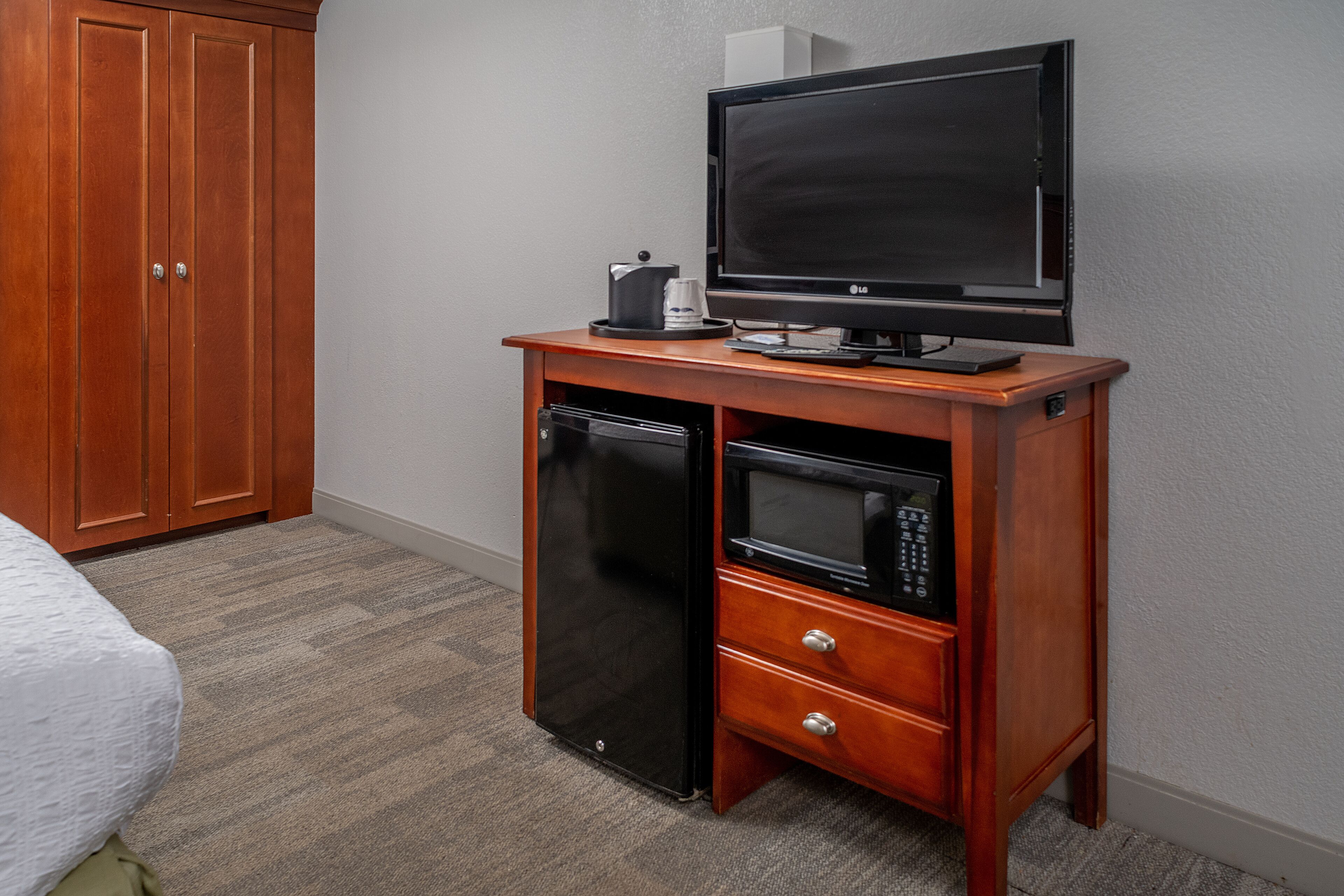 two doubles refrig/micro non smoking | in-room safe, desk, iron/ironing board, free cots/infant beds