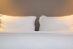 Surmatelas, coffres-forts dans les chambres, bureau