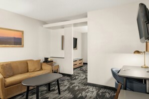 Suite, 1 kingsize-seng med sovesofa | Oppholdsrom | Smart-TV og Netflix