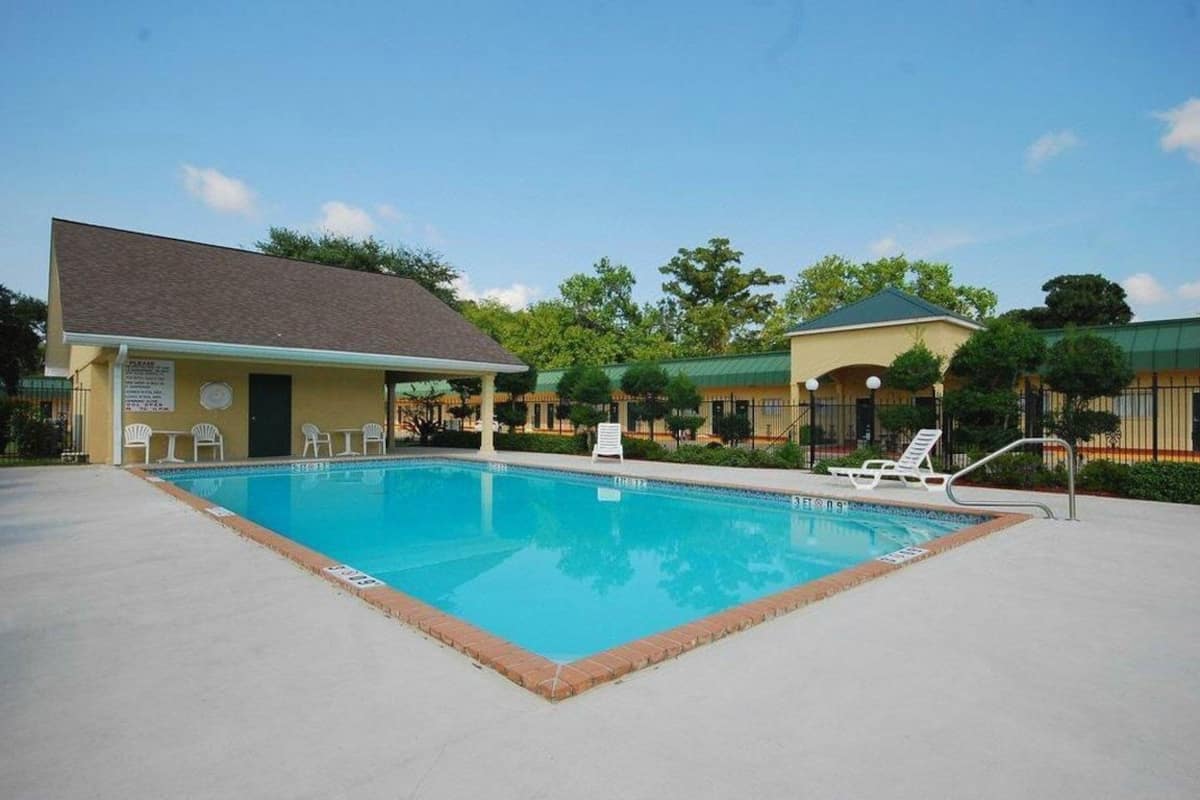 Pool | Outdoor pool