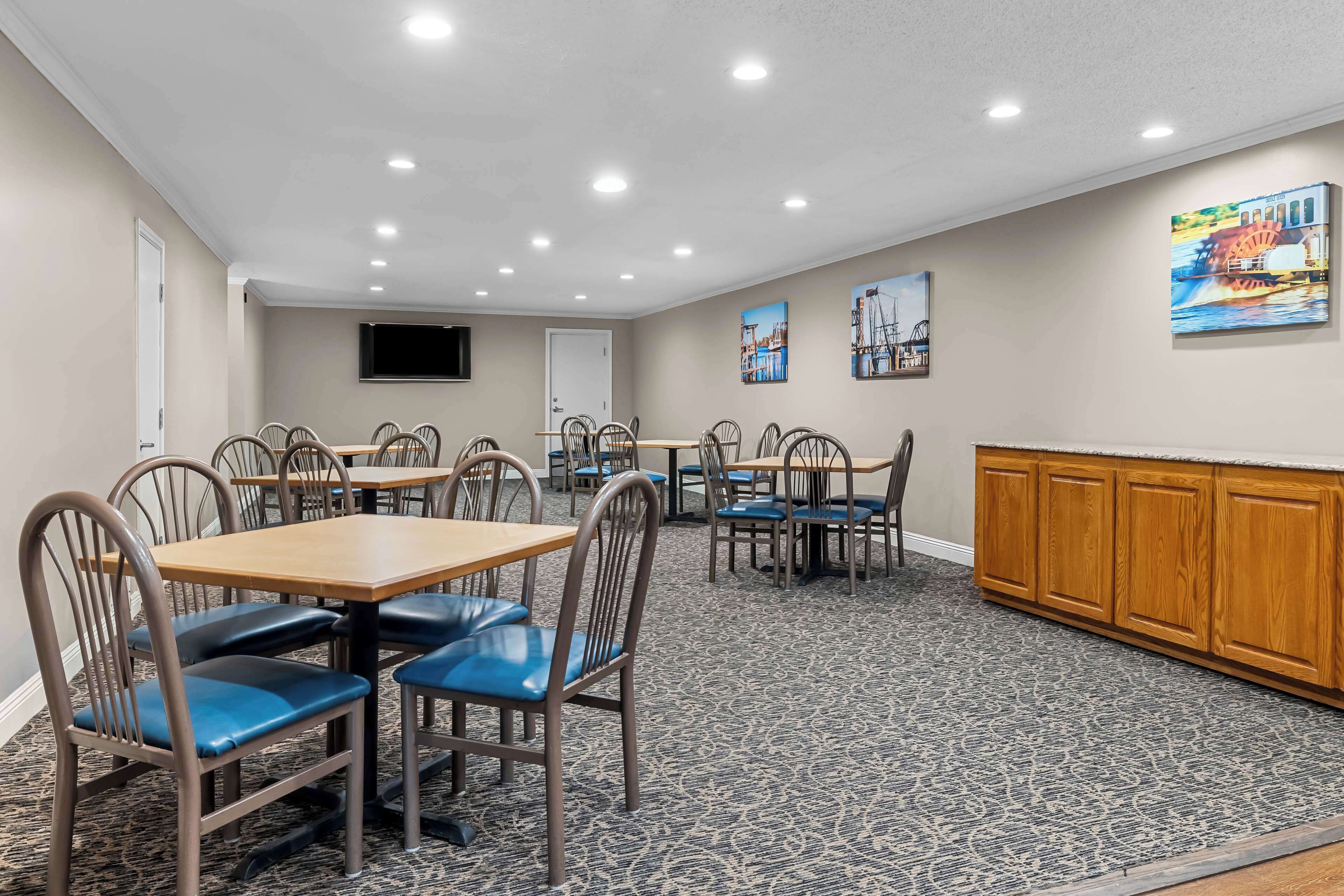 free continental breakfast