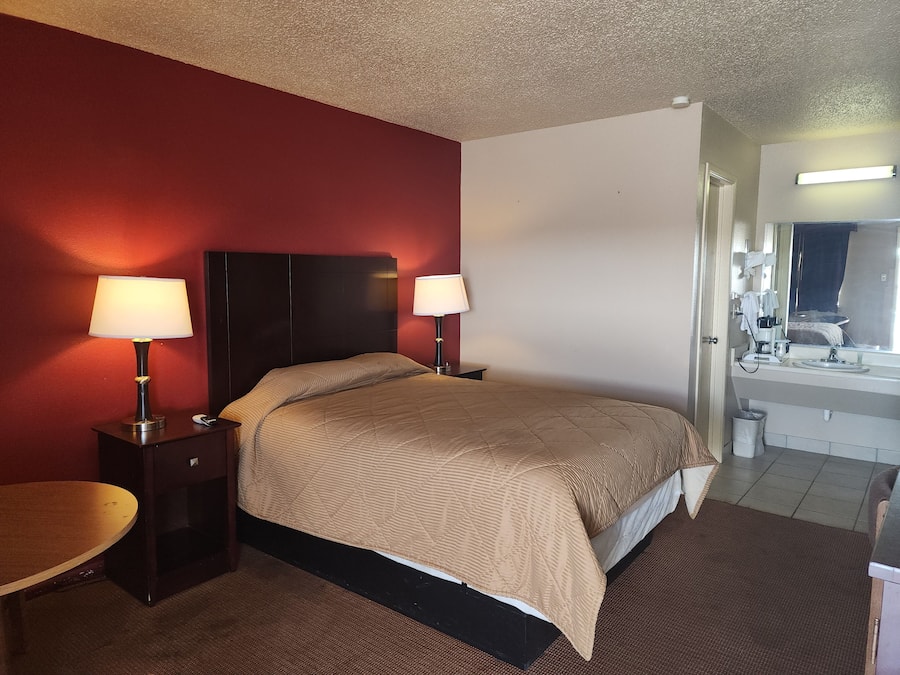 Quarto solteiro econômico | Individualmente mobiliados, escrivaninha, ferros/tábuas de passar roupa