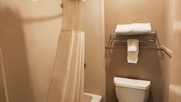 Baignoire, articles de toilette gratuits, sĂšche-cheveux