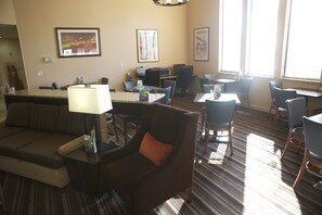 Lobby lounge - Hawthorn Suites By Wyndham Troy, MI (Troy)