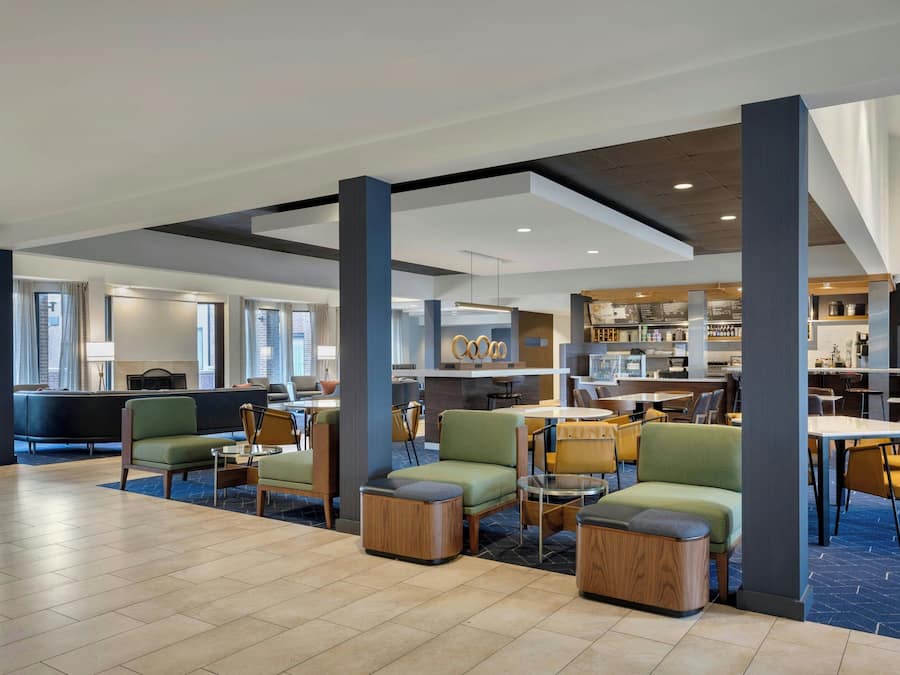 Lobby-lounge