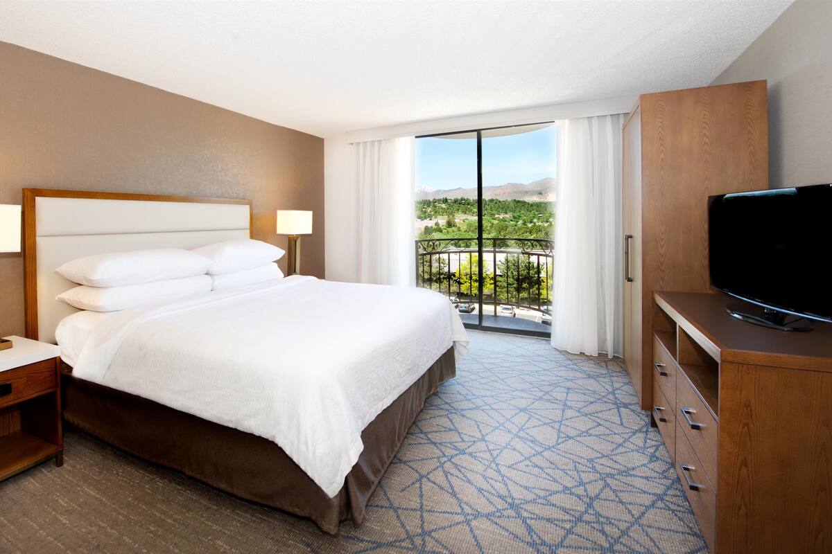 1 bedroom, premium bedding, down comforters, in-room safe