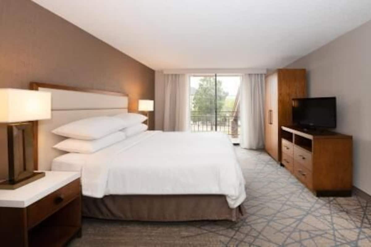 1 bedroom, premium bedding, down duvets, in-room safe