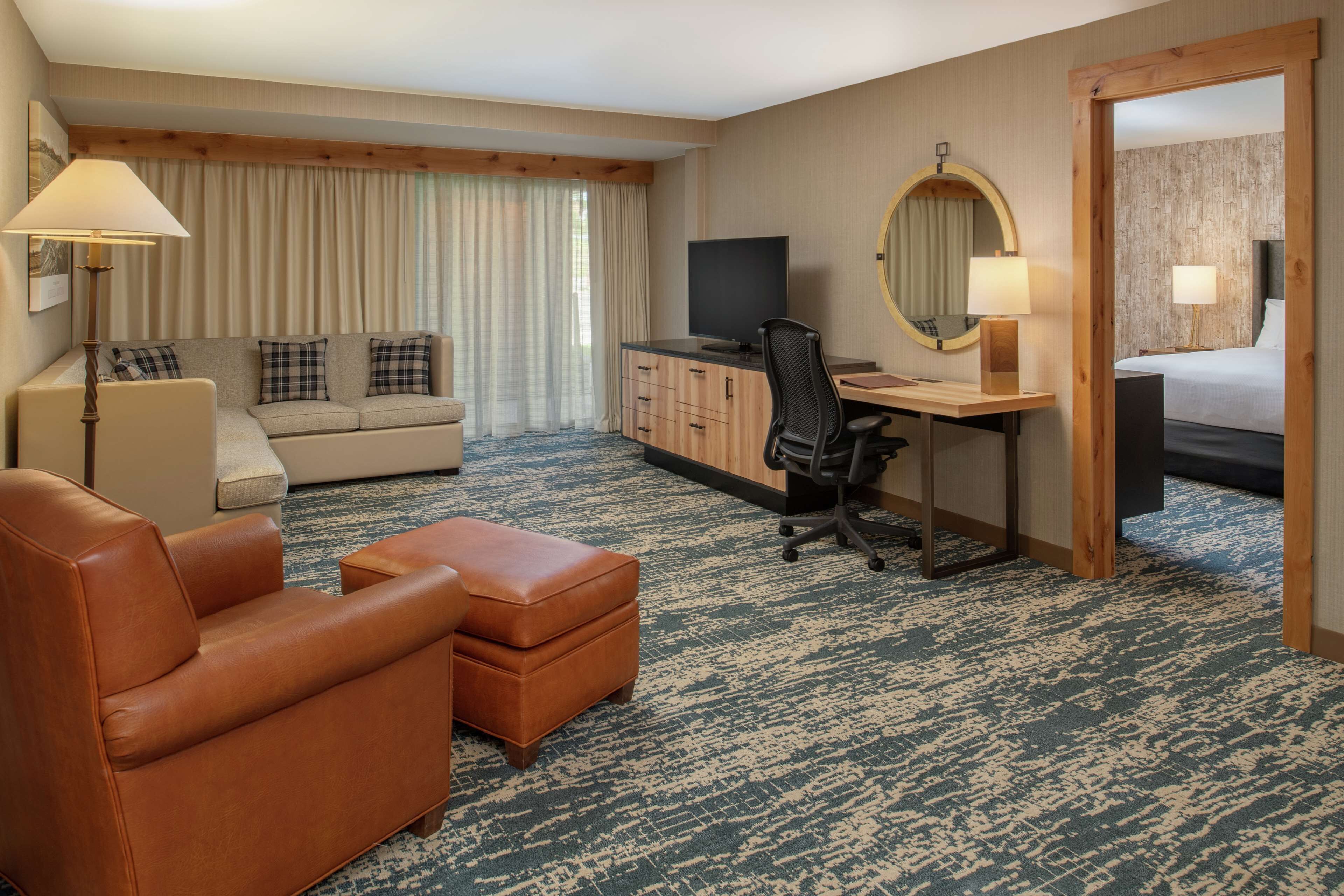 Premium bedding, in-room safe, desk, laptop workspace