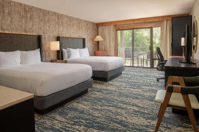 Premium bedding, in-room safe, desk, laptop workspace