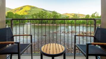 Premium bedding, in-room safe, desk, laptop workspace