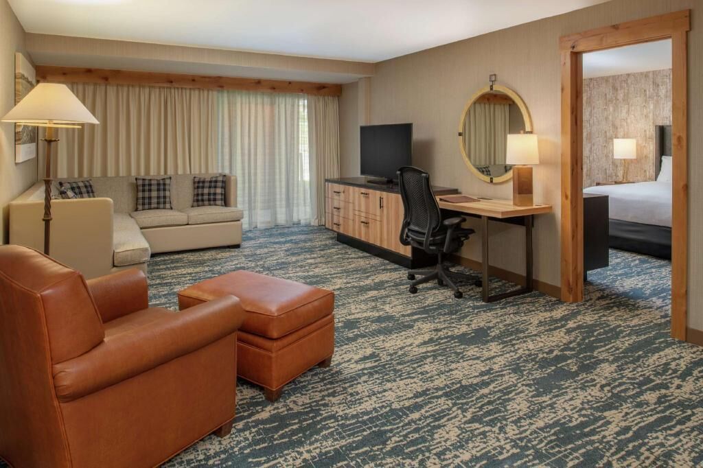 Premium bedding, in-room safe, desk, laptop workspace