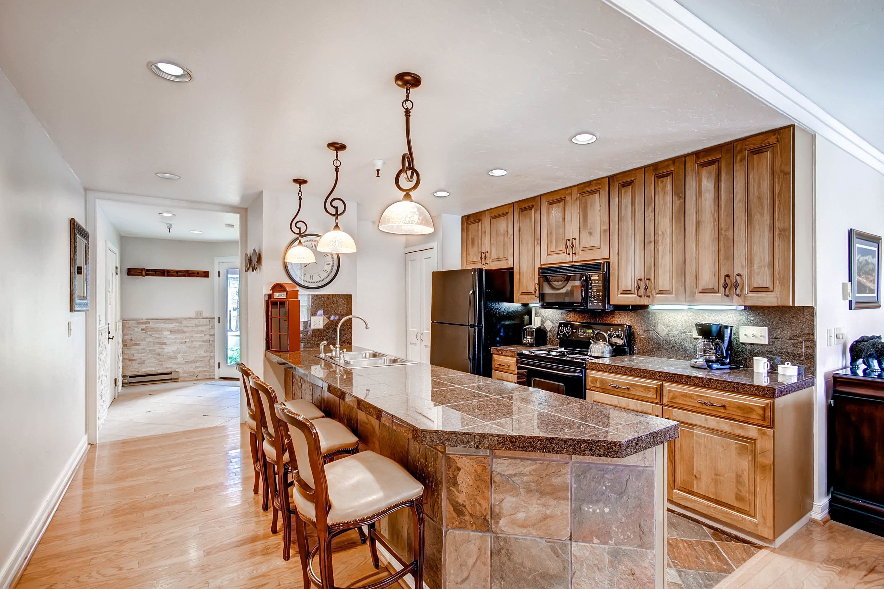 Premier Condo, 2 Bedrooms | Private kitchen