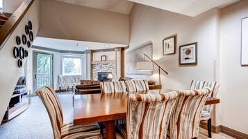 Premier-lejlighed - 3 soveværelser | Spisning på værelset