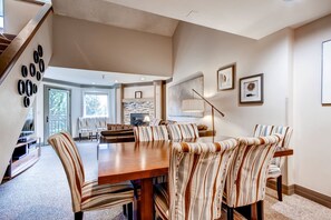 Bloc d'apartaments Premier, 3 dormitoris | Zona de menjador de l'habitació