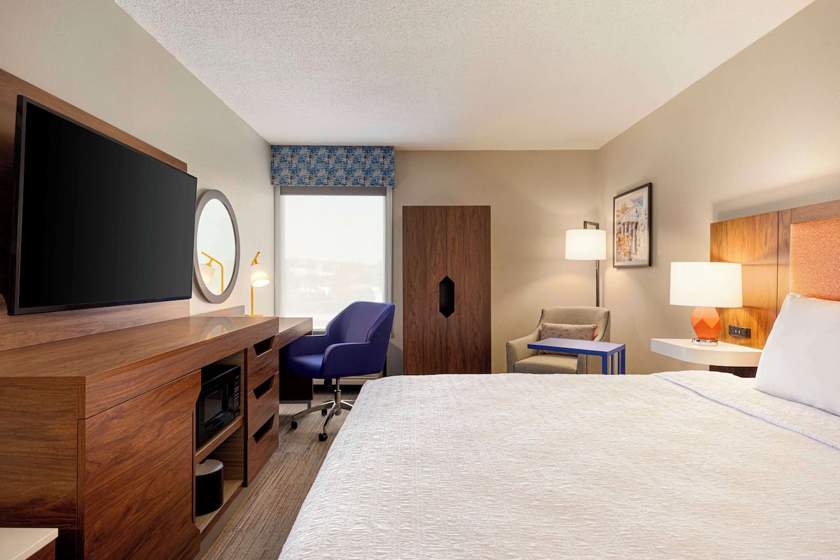 1 bedroom, desk, iron/ironing board, free cots/infant beds