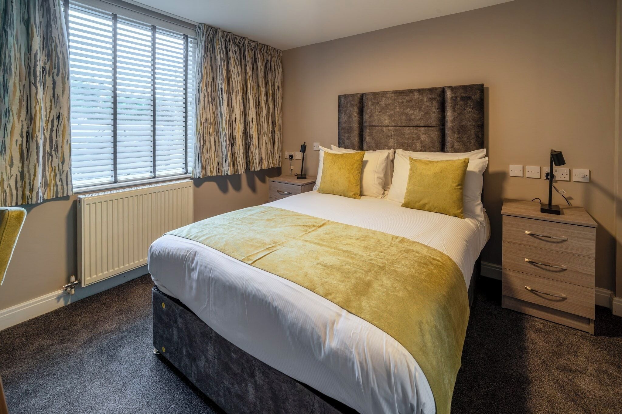 Dobbeltrom – club | Individuelt dekorert, individuelt innredet og skrivebord