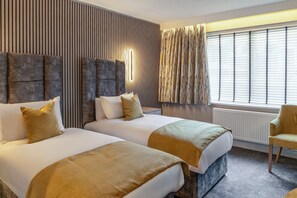 Standard Twin Room | Individually decorated, individually furnished, desk, iron/ironing board