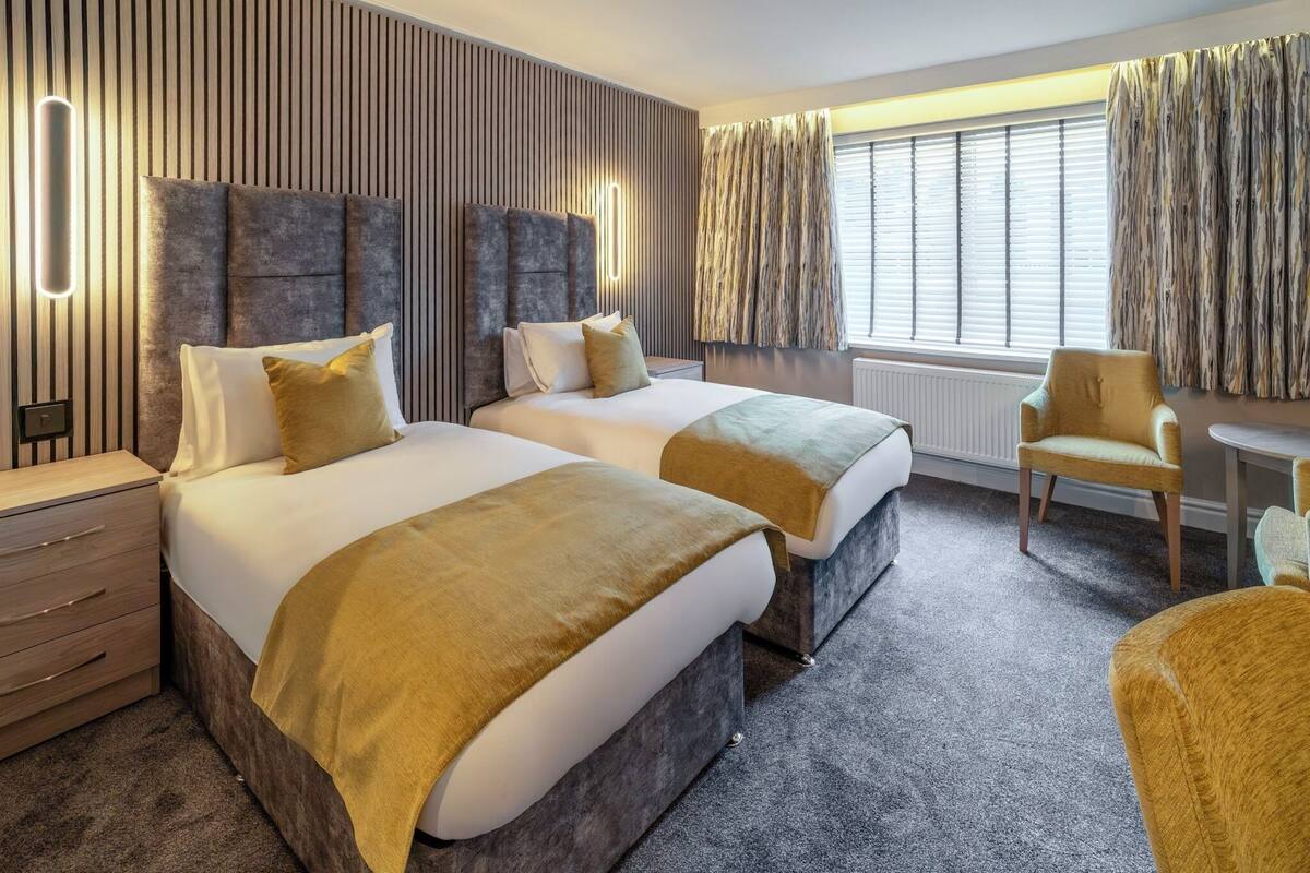 Standard Twin Room | Individually decorated, individually furnished, desk, iron/ironing board