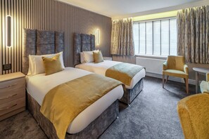 ห้องสแตนดาร์ดทวิน | ห้องพักตกแต่งอย่างมีเอกลักษณ์, ตกแต่งพิเศษโดยเฉพาะ, โต๊ะทำงาน