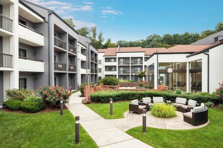 Courtyard by Marriott Tarrytown Westchester County - Image 2