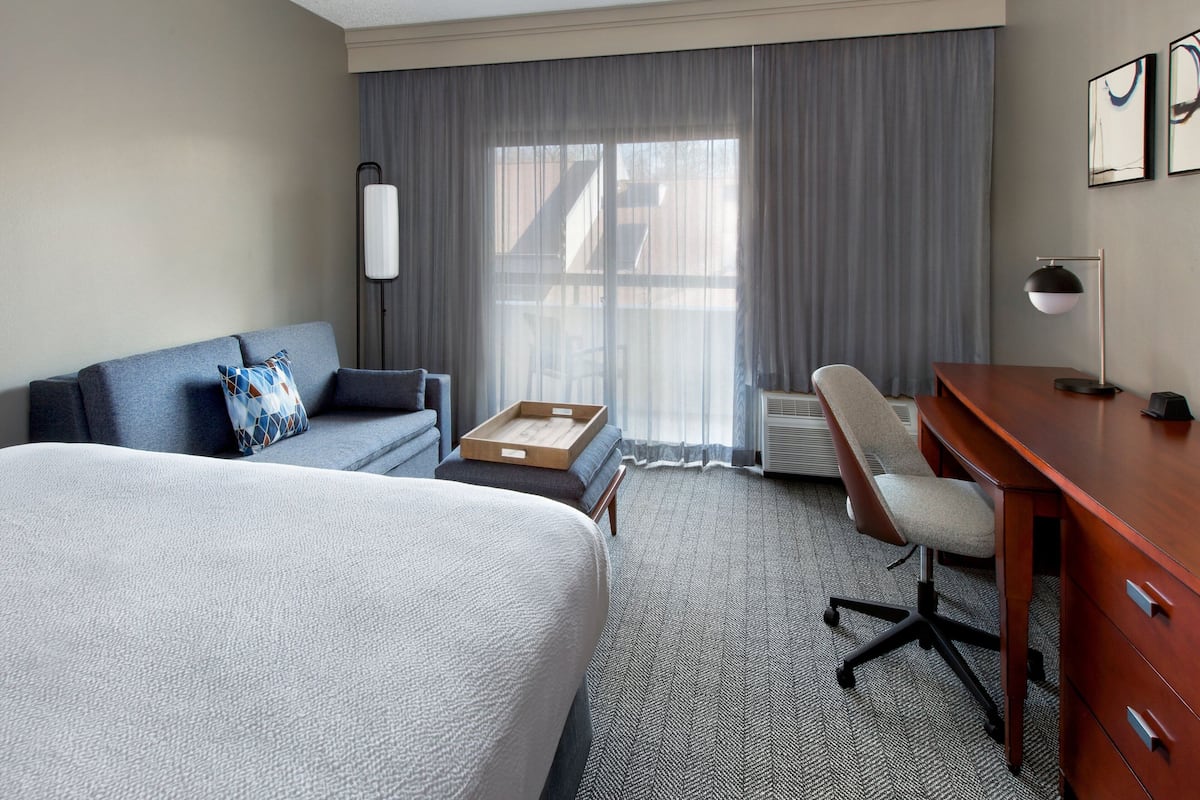Premium bedding, pillowtop beds, desk, laptop workspace