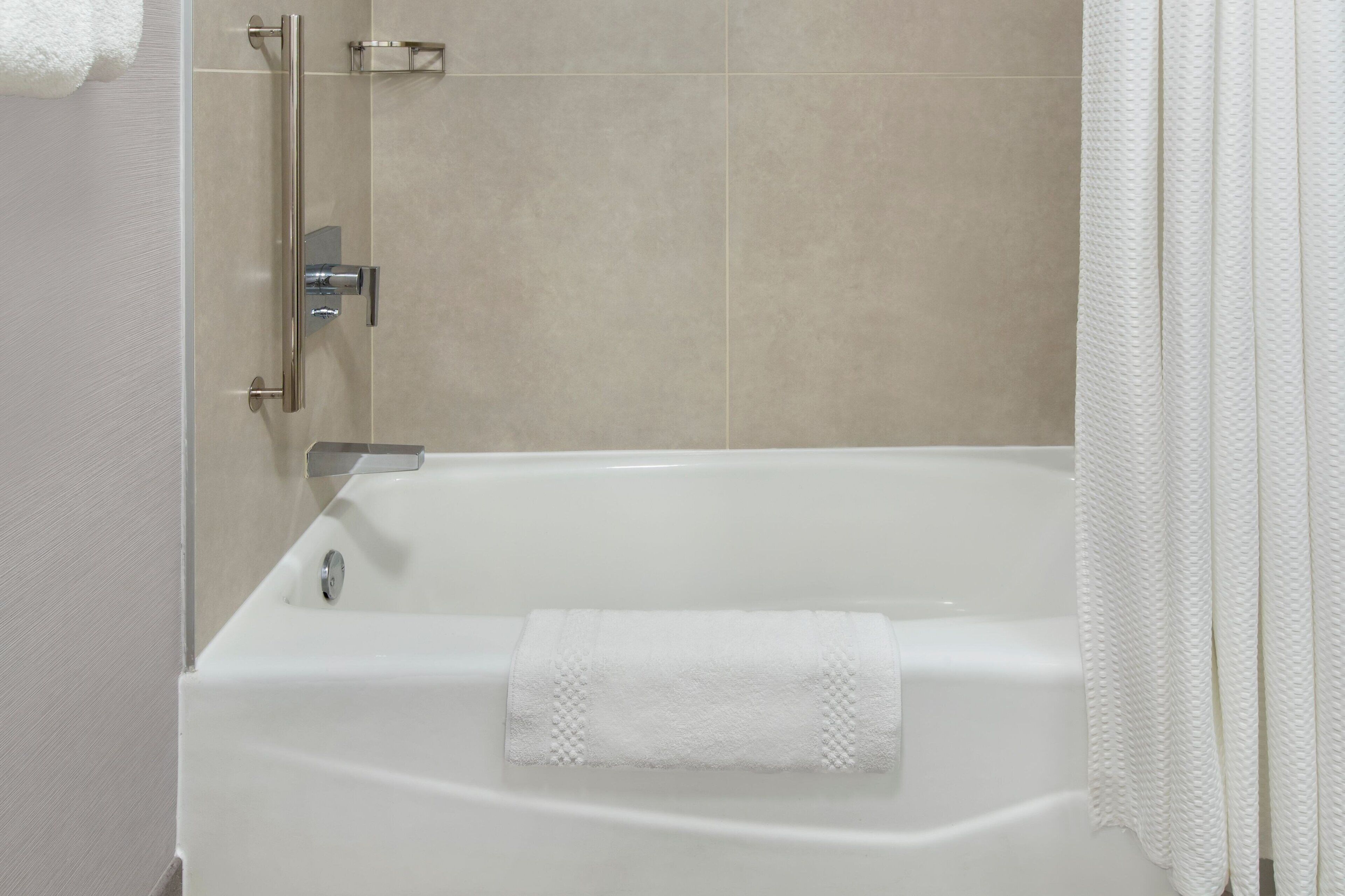 combined shower/bathtub, free toiletries, hair dryer, towels