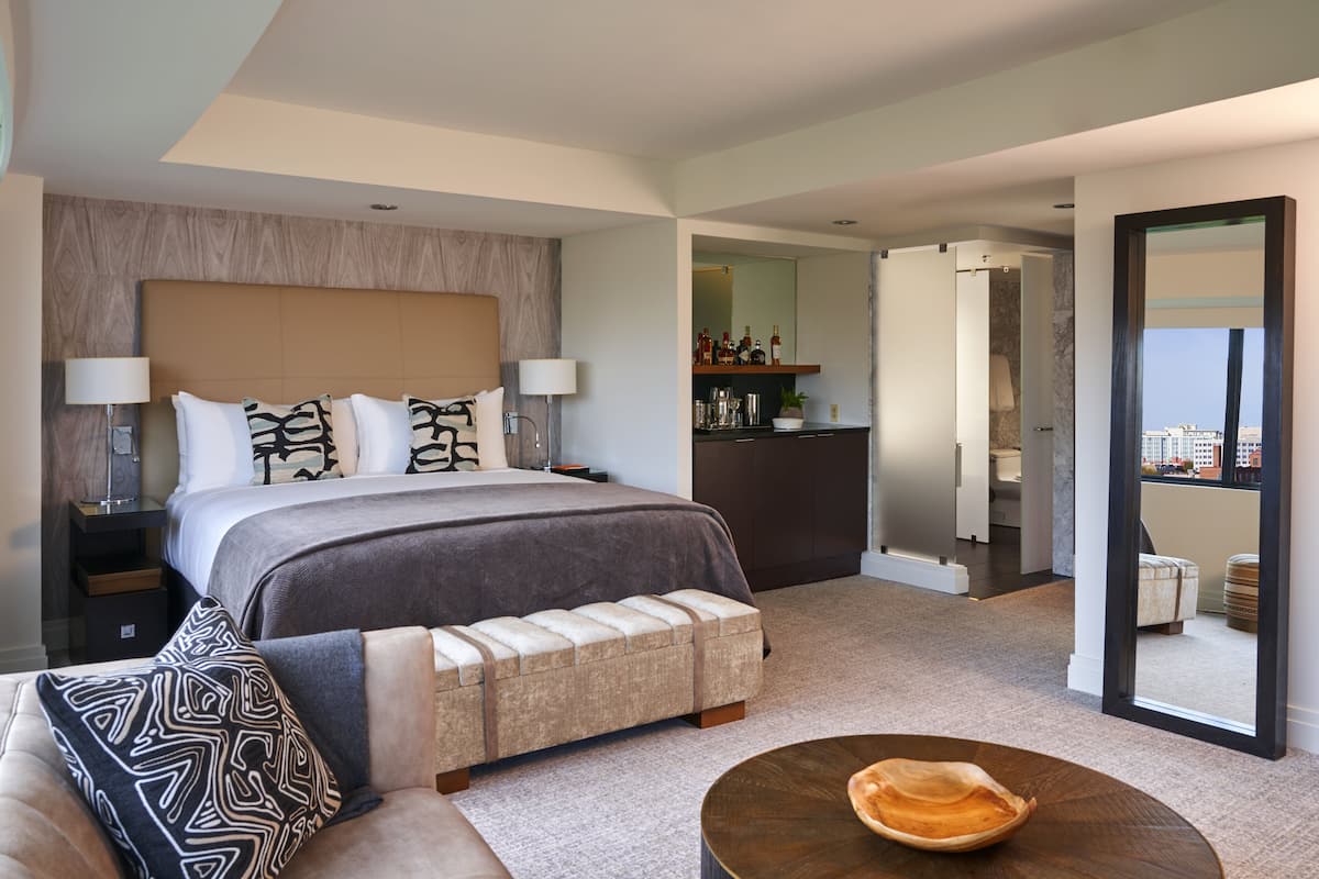 Junior Suite | 1 bedroom, Frette Italian sheets, premium bedding, minibar