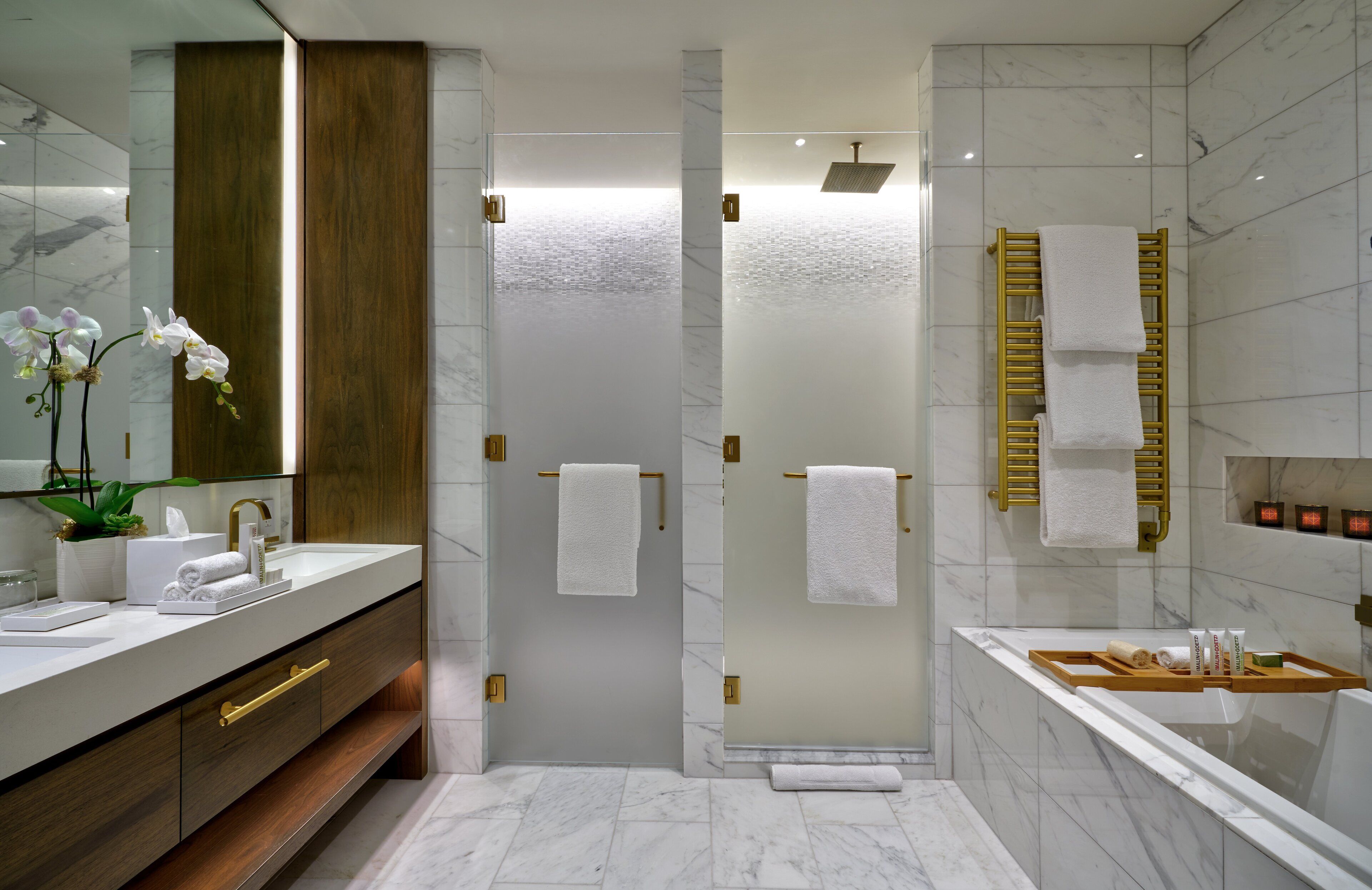 Suíte estúdio, 1 cama King, terraço | Banheiro | Chuveiro, produtos de toalete de grife, secador de cabelo 