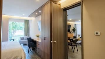 Ropa de cama de alta calidad y escritorio