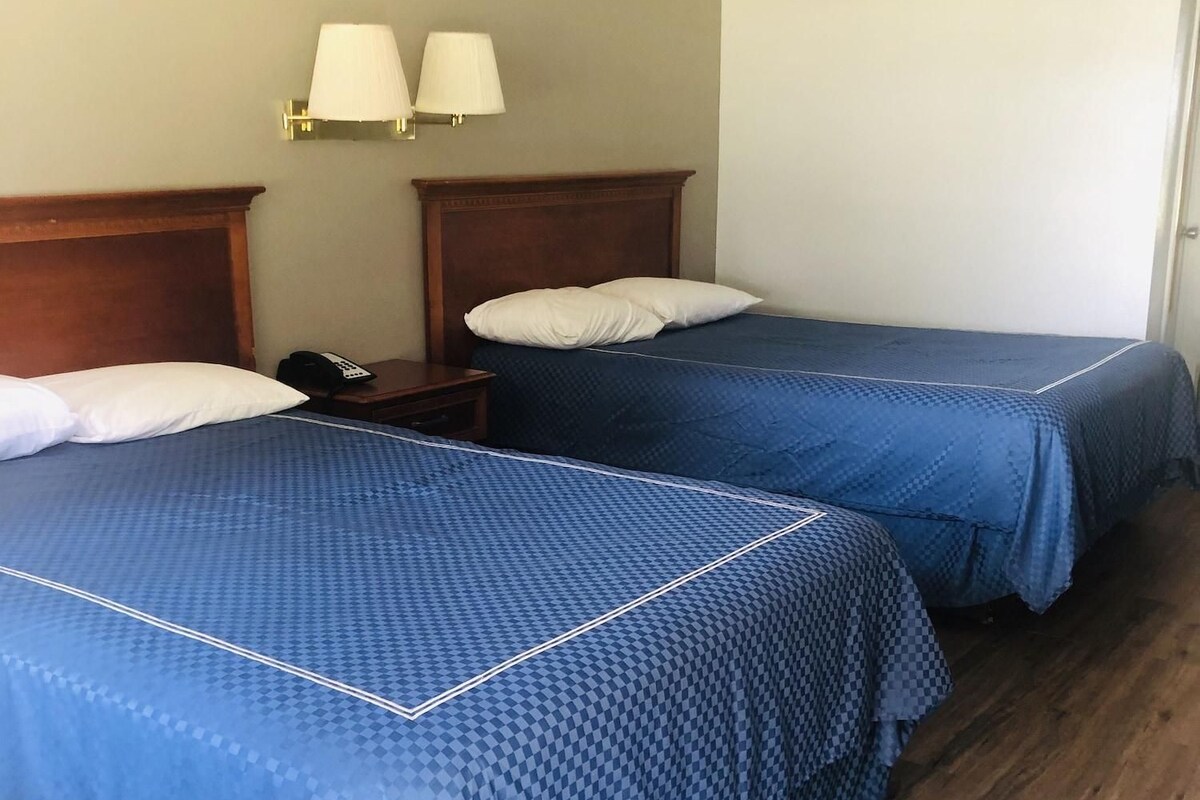 2 Double Beds