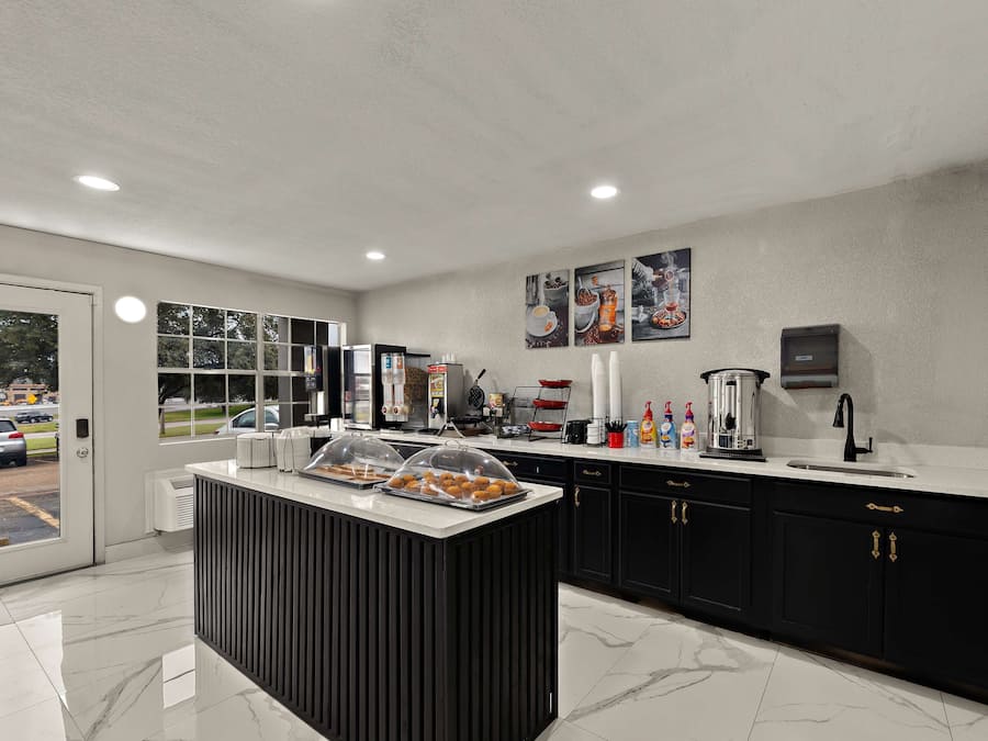 Tägliches inbegriffenes kontinentales Frühstück