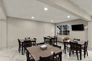 Free daily continental breakfast - Knights Inn Belton (Belton)