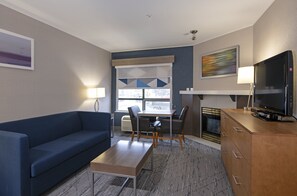 Suite, 1 King Bed (Additional Living Area) | Living area | 42-inch TV with cable channels - Holiday Inn Express Kamloops by IHG (Kamloops)