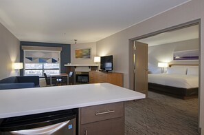 Suite, 1 King Bed (Additional Living Area) | Living area | 42-inch TV with cable channels - Holiday Inn Express Kamloops by IHG (Kamloops)
