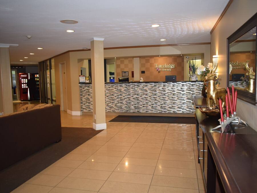 Bar-salon dans le hall