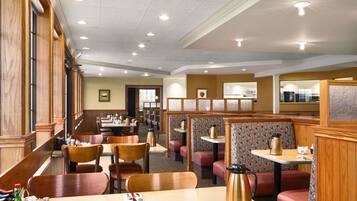 Breakfast, lunch, dinner served; American cuisine