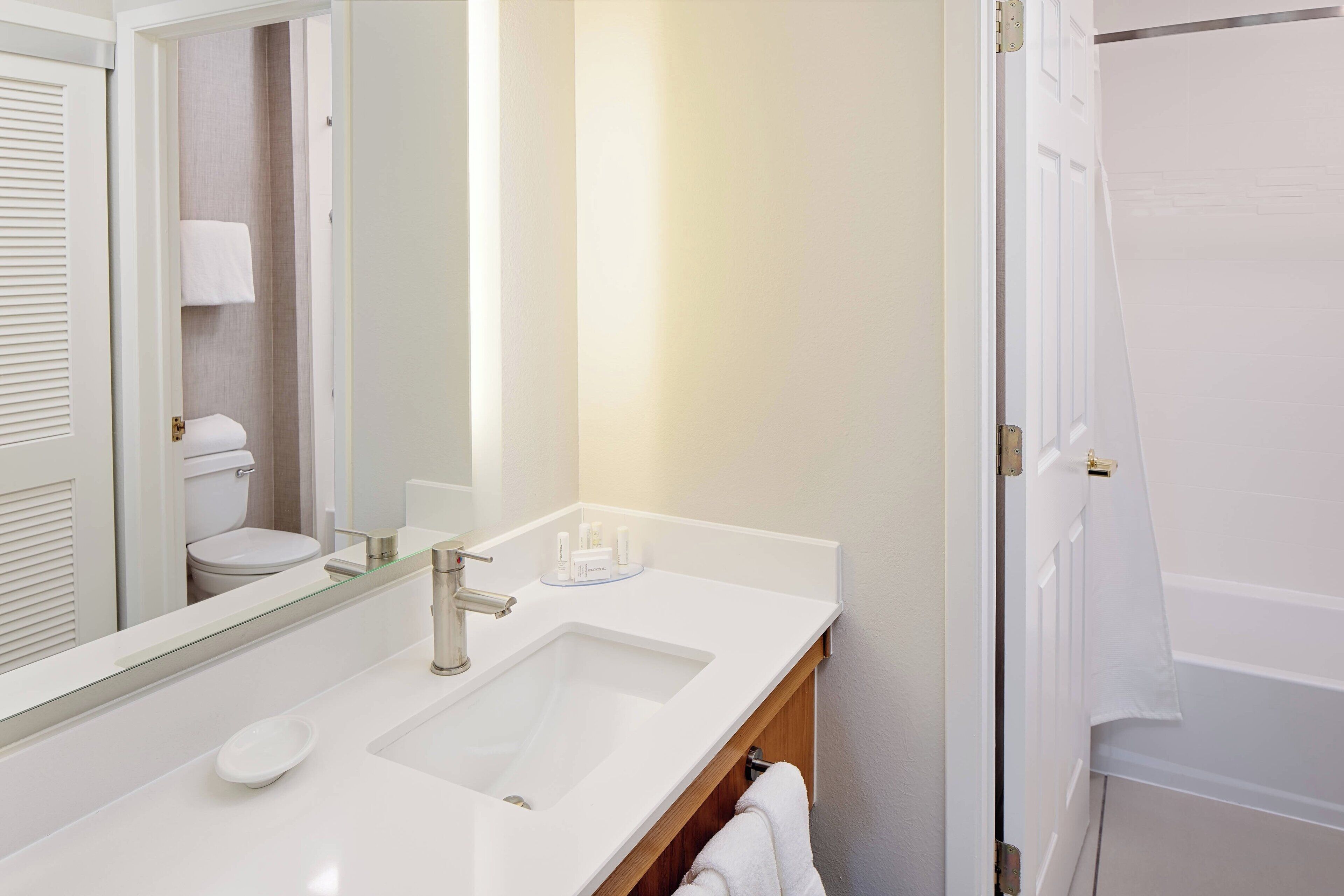 combined shower/bathtub, free toiletries, hair dryer, towels