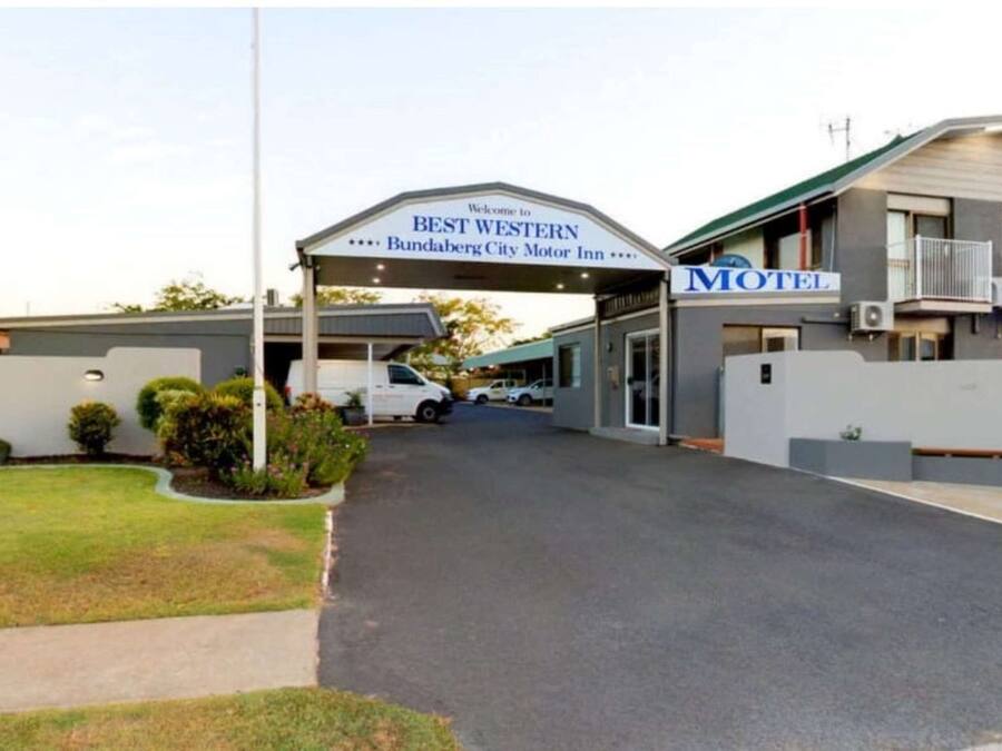 A motel entrance with a sign for 'BEST WESTERN Bundaberg City Motor Inn'.