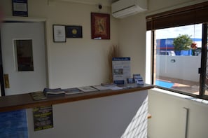 Reception - Best Western Bundaberg Cty Mtr Inn (Bundaberg West)
