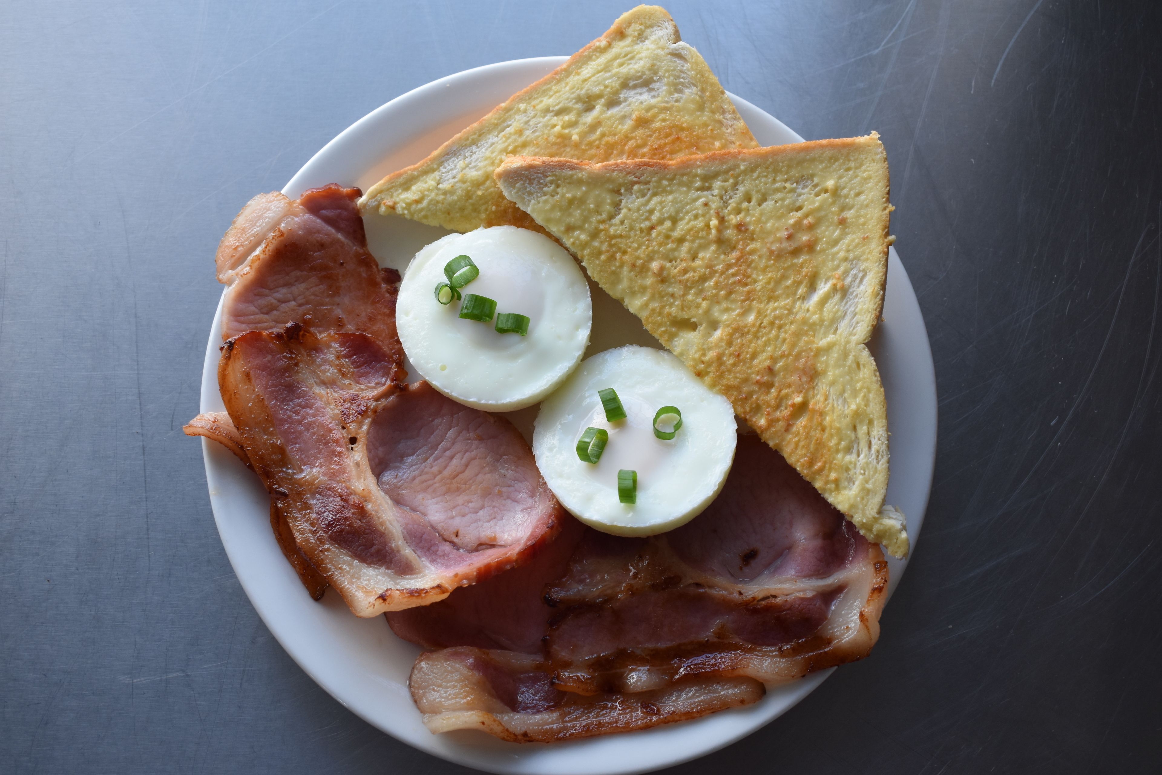 daily cooked-to-order breakfast for a fee
