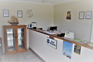 Reception - Best Western Bundaberg Cty Mtr Inn (Bundaberg West)
