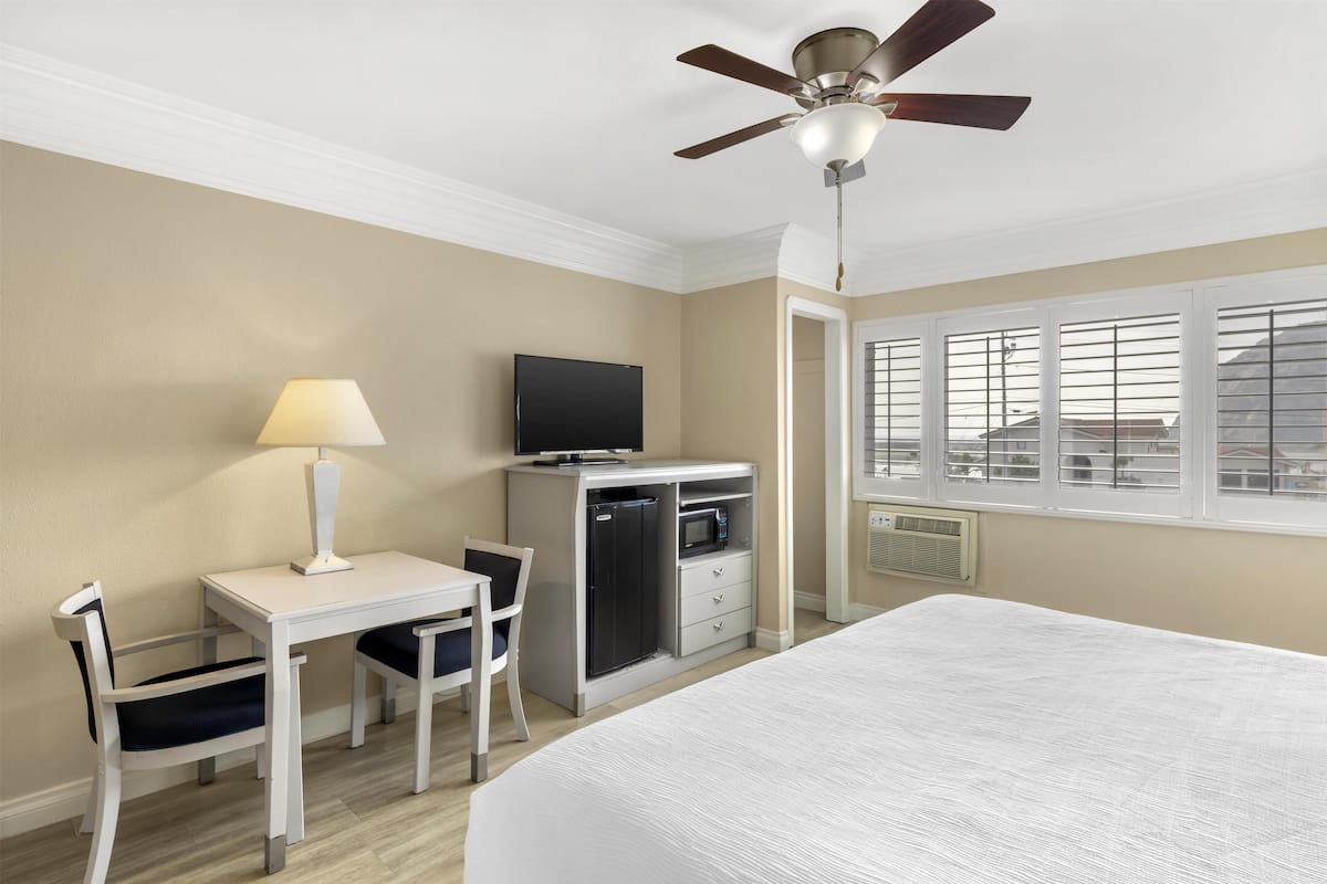 Literie de qualité supérieure, coffres-forts dans les chambres, bureau