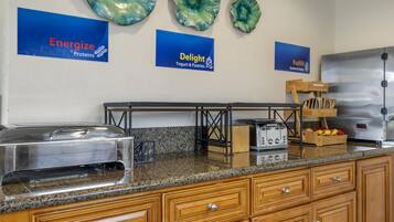 Petit déjeuner complet compris tous les jours